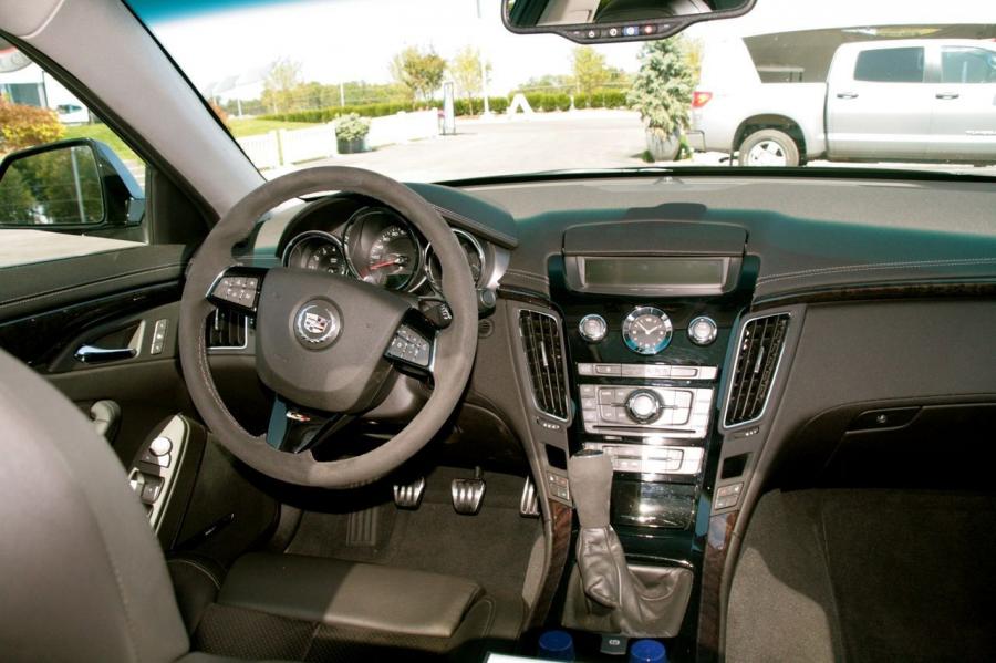  Cadillac CTS-V Coupe 2010 года  (фото 167 из 315)